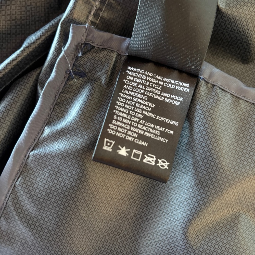 Rain Jacket, Size M - Picture 11 of 15